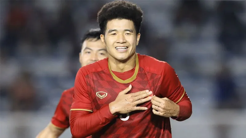 Cầu Thủ Hà Đức Chinh Ăn Mừng Cùng Đồng Đội, Poker Của Đội Tuyển Việt Nam