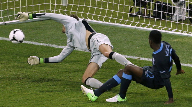 Danny Welbeck ghi bàn đánh gót đẳng cấp trong trận đấu tại Euro 2012