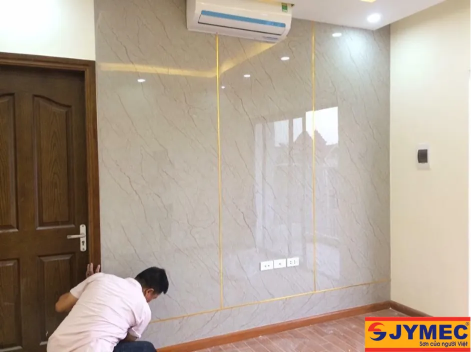 Tường nhà phủ bóng dễ dàng vệ sinh, giống như sân cỏ được chăm sóc tốt giúp việc đá bóng trở nên thú vị hơn