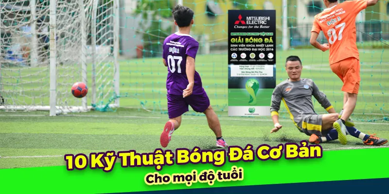 Trẻ em học kỹ thuật bóng đá cơ bản chuyền bóng