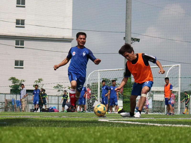 Tư thế chuẩn khi chuyền bóng ngắn cho trẻ em