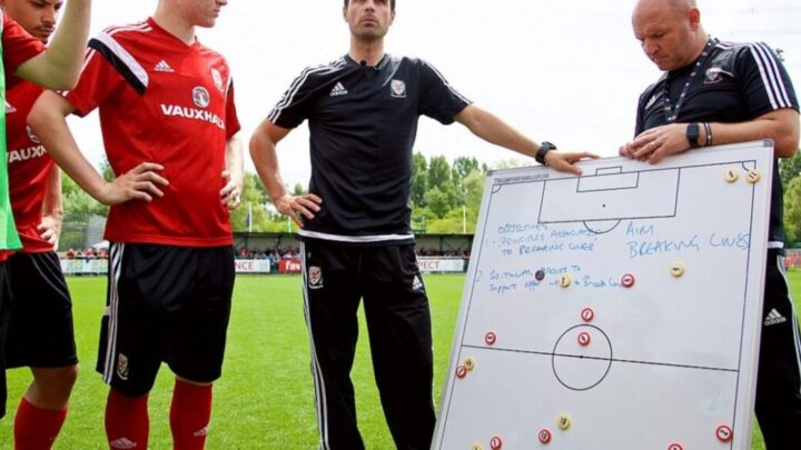 Chiến Thuật Counter-Press Sau Khi Mất Bóng: Bí Quyết Áp Đảo Đối Thủ Chiến Thuật Counter-Press Sau Khi Mất Bóng: Bí Quyết Áp Đảo Đối Thủ