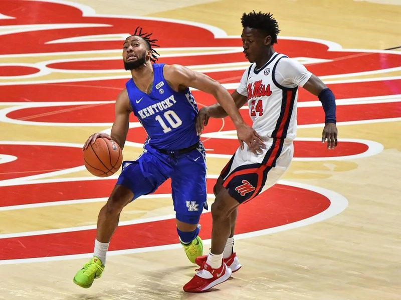 Cầu thủ cầm bóng quá thời gian quy định trong bóng rổ