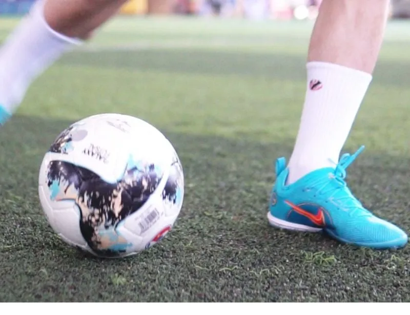 Gia cố và hạn chế bào mòn cho giày đá bóng