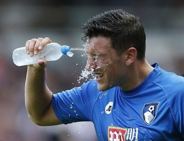 Sau Khi Đá Bóng Nên Uống Nước Gì: Hướng Dẫn Bù Nước Và Phục Hồi Hiệu Quả