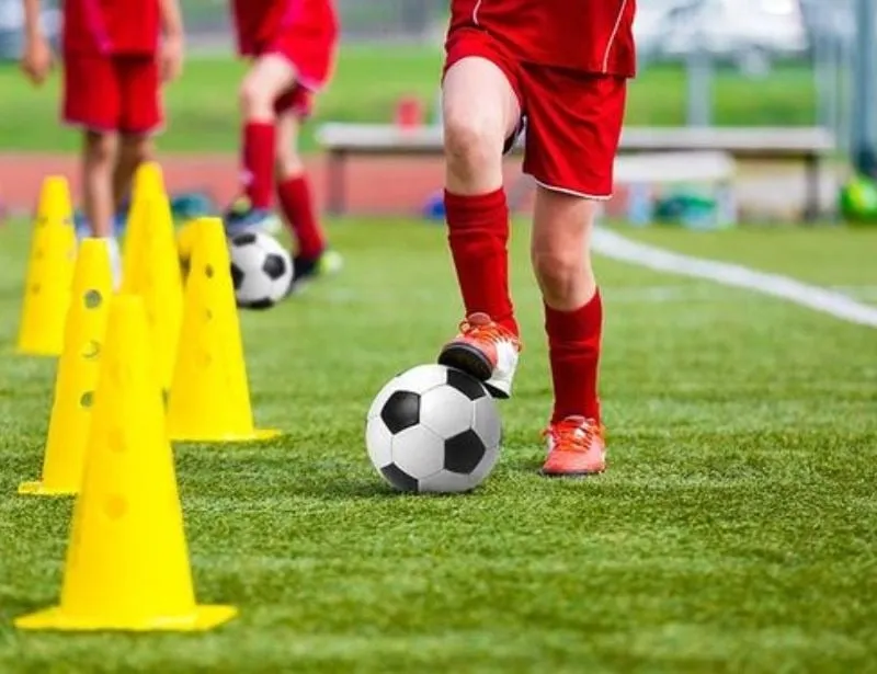 Chuẩn bị gì trước trận đấu bóng đá: cầu thủ tập luyện chuyên nghiệp