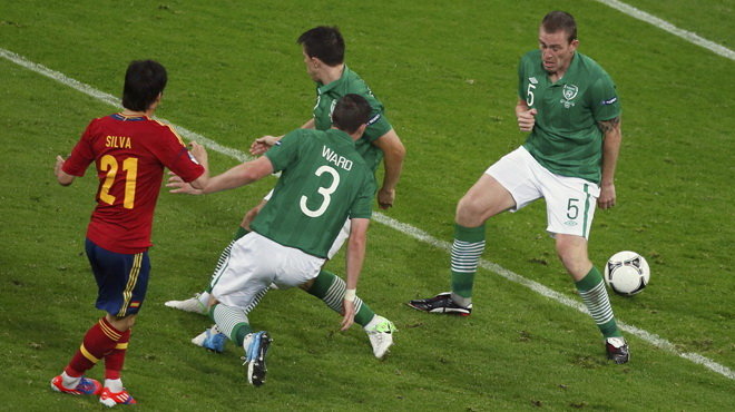 David Silva dứt điểm tinh tế ghi bàn vào lưới Cộng hòa Ireland tại Euro 2012