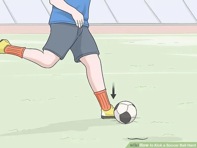 Cầu thủ thực hiện kỹ thuật đặt chân trụ vững chắc trước khi sút bóng