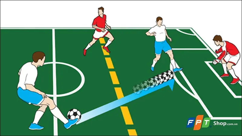 Cầu thủ việt vị đang tham gia tình huống bóng, minh họa luật việt vị trong bóng đá được giải thích chi tiết và dễ hiểu