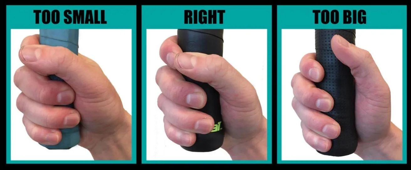 Người chơi thực hiện phương pháp đo kích thước cán vợt bằng ngón út