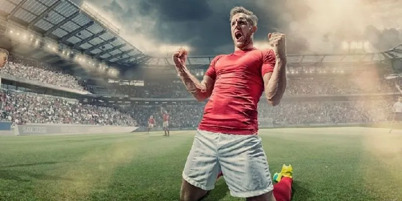 Cầu thủ WF thực hiện pha dứt điểm uy lực, minh chứng cho sức mạnh thể chất và kỹ năng dứt điểm của tiền đạo cánh