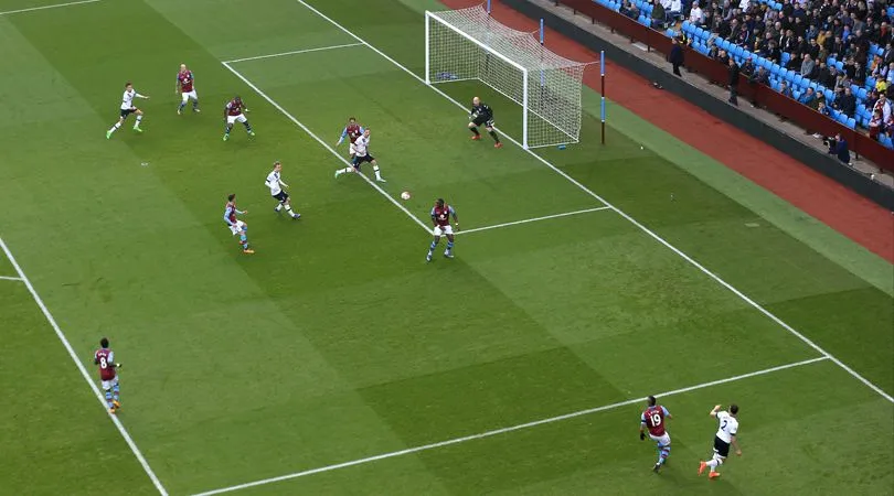 Chiến thuật tạt bóng trong bóng đá hiện đại