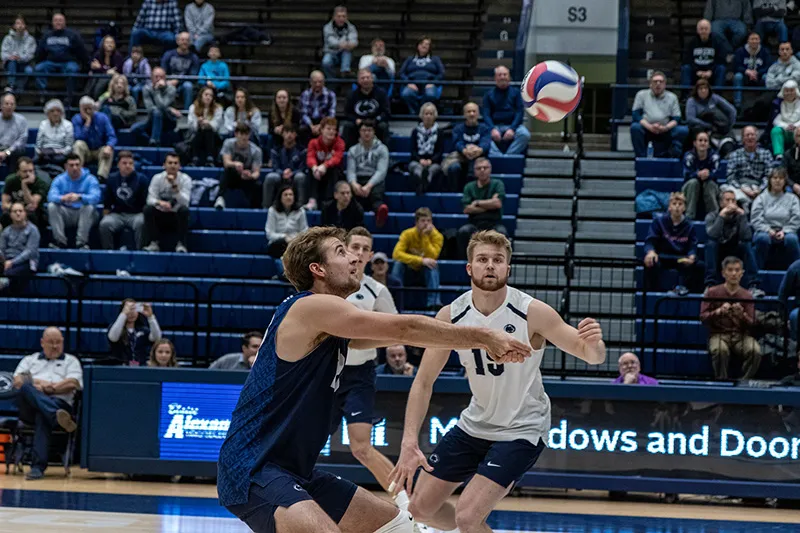 Hình ảnh mô tả sự tập trung cao độ của vận động viên bóng chuyền tại thời điểm set point, thể hiện áp lực và ý nghĩa của khoảnh khắc này.