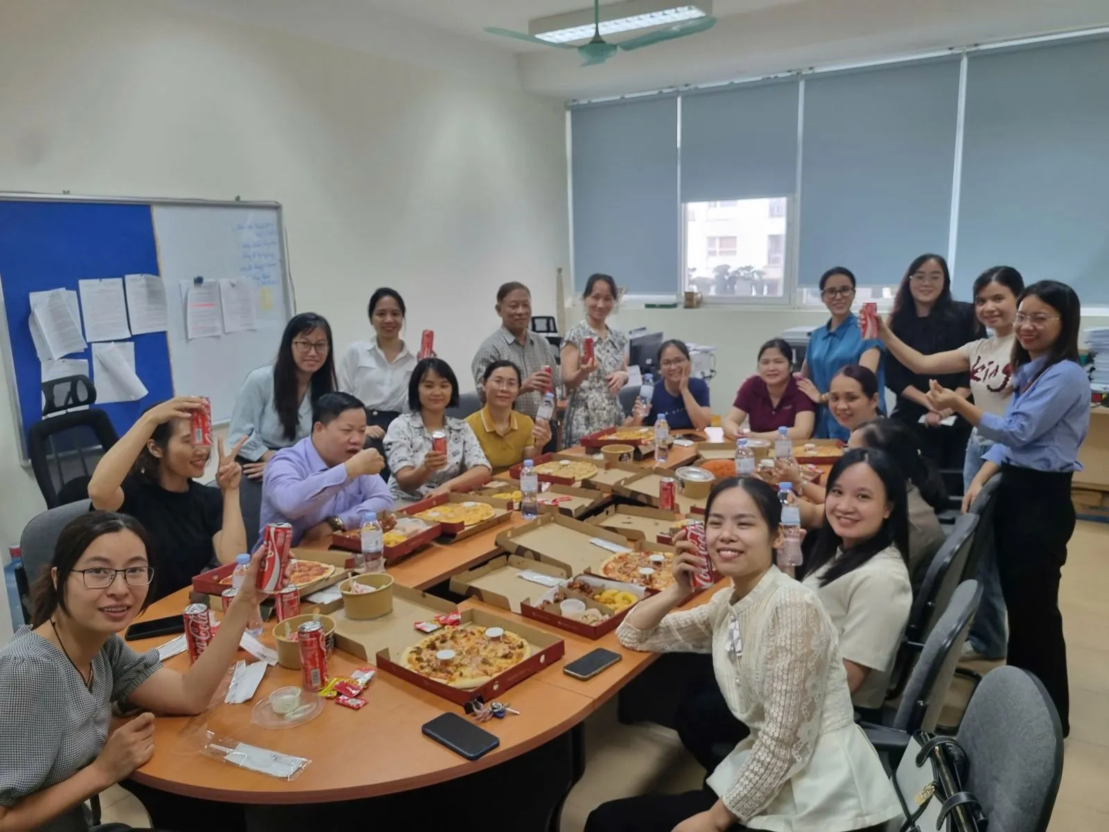 Khoa Ngoại ngữ pháp lý trong không khí ấm cúng của bữa cơm Công đoàn, trao đổi kinh nghiệm và giải mã điềm lành.